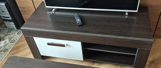 Продам Smart TV,тумбу Под Тв И Полку